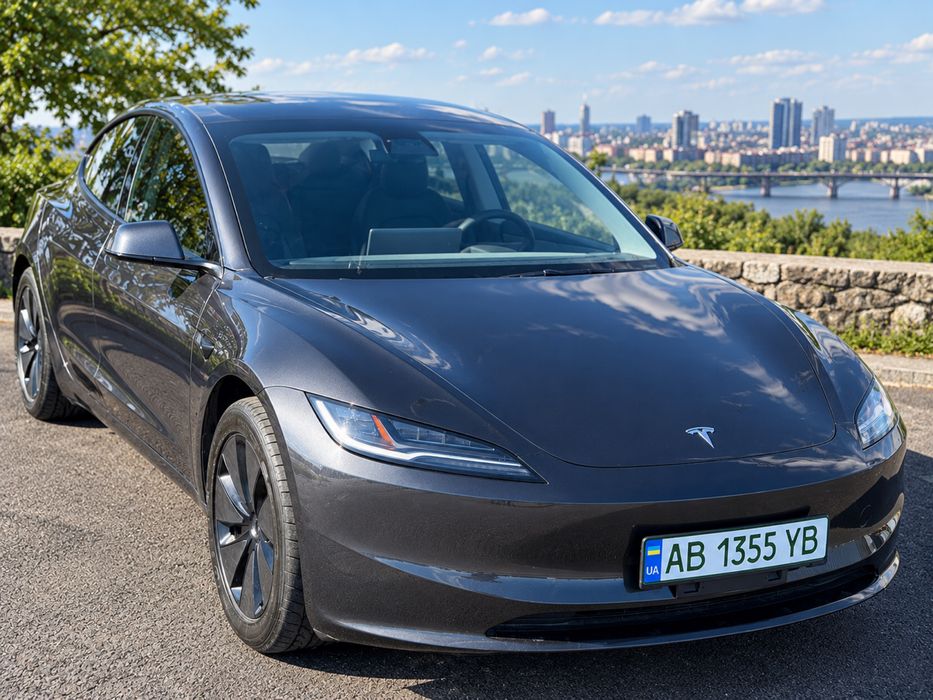 В ПРОДАЖІ Tesla Model 3