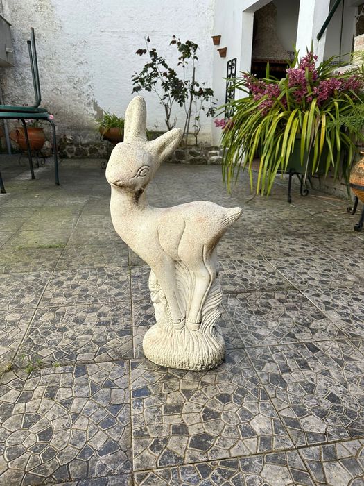Estátua Veado Grande em Pedra