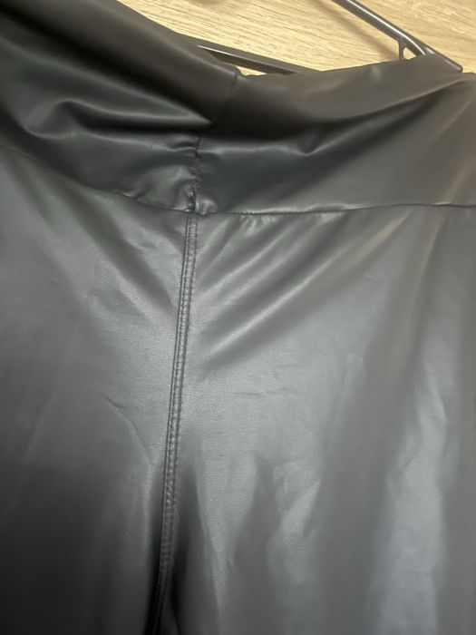 Spodnie damskie czarne błyszczące imitujące skórę XL