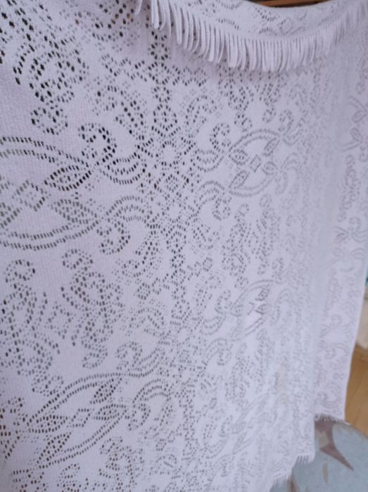 Śliczny, ażurowy koc dla dziecka Zara Kids w jadnofioletowym kolorze