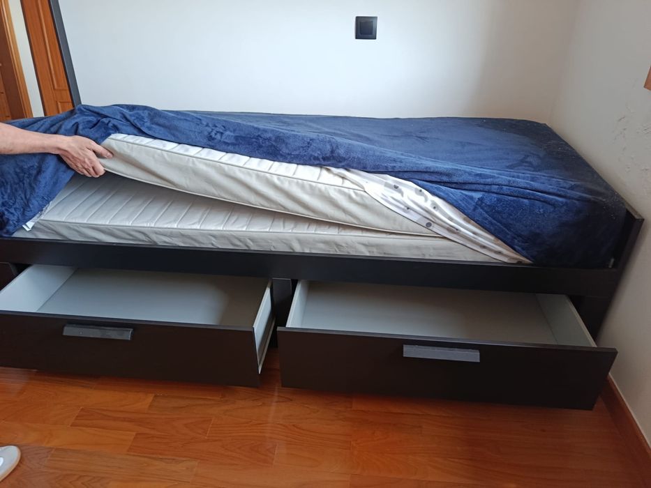 Cama Divã IKEA BRIMNES (Solteiro/Casal) + 2 Gavetões + Colchões