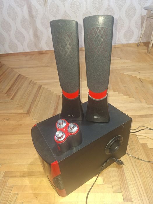 Сабвуфер з колонками