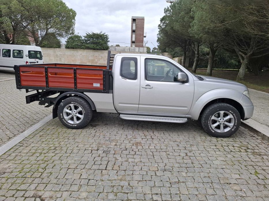 Nissan Navara 2.5 dCi 171cv 4x4 King Cab - Caixa aberta de madeira