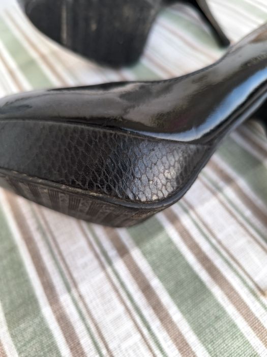 Sapatos pretos com brilho