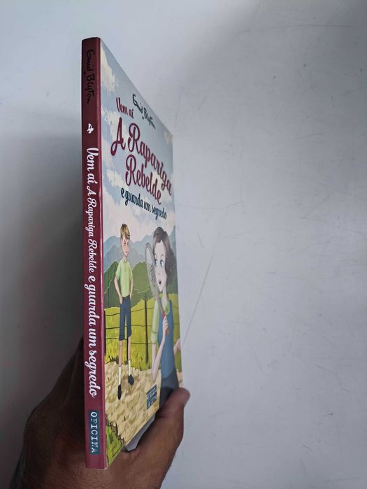 Conjunto de 2 livros da "A Rapariga Rebelde " Vol 2 e 4