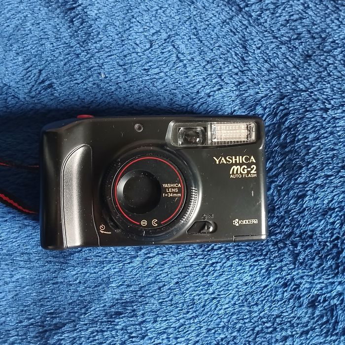 Плівковий Yashica MG-2