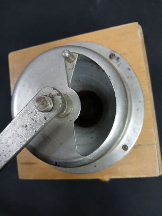 A1 stary drewniany mlynek do kawy klingenthal