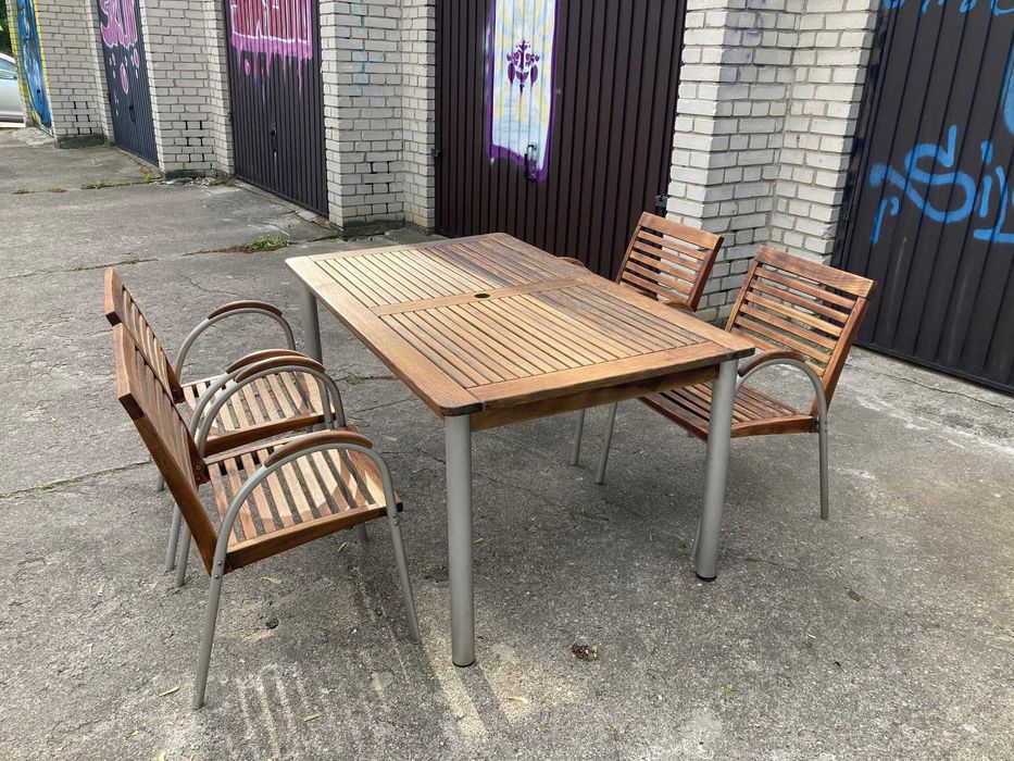 Stół ogrodowy i 4 krzesła