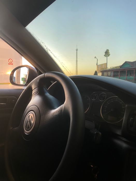 Авто Volkswagen Passat 2004 рік