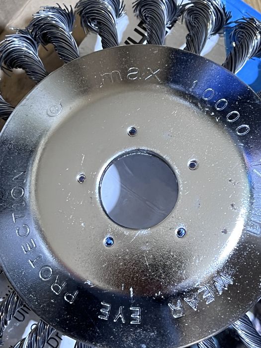 Disco de Escova de Aço 6" para Roçadora - Limpeza e Ervas Daninhas