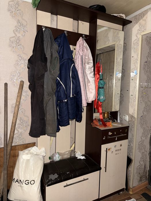 Стінка(прихожа) в коридор