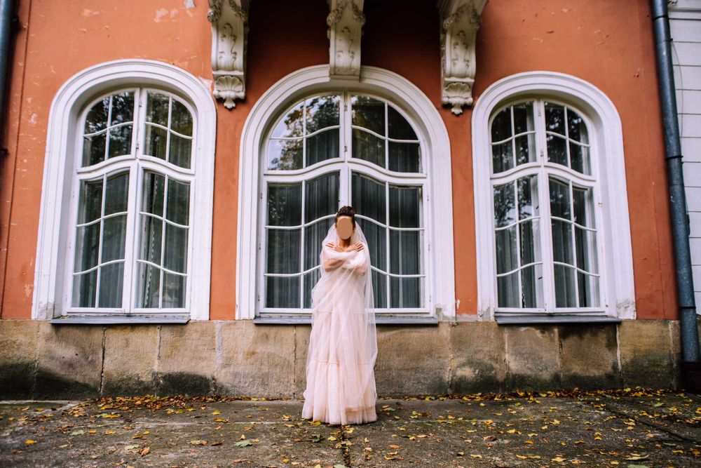 Suknia ślubna zdobiona koronka 3D beżowa pudrowa tiul welon gratis S