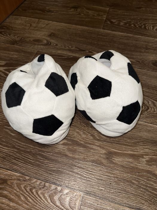 Футбольні Капці у вигляді футбольних мʼячів