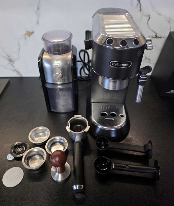 Ekspres kolbowy DeLonghi Dedica EC685.BK + młynek Krups GVX2 + dodatki