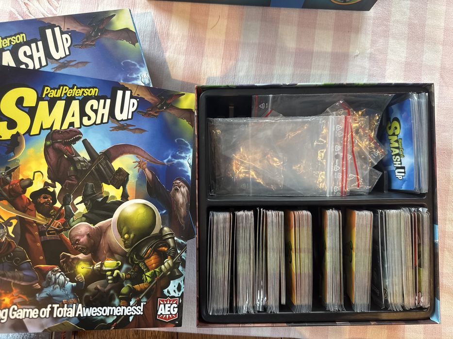 3 gry: smash up, pandemic szybka reakcja i super farmer.