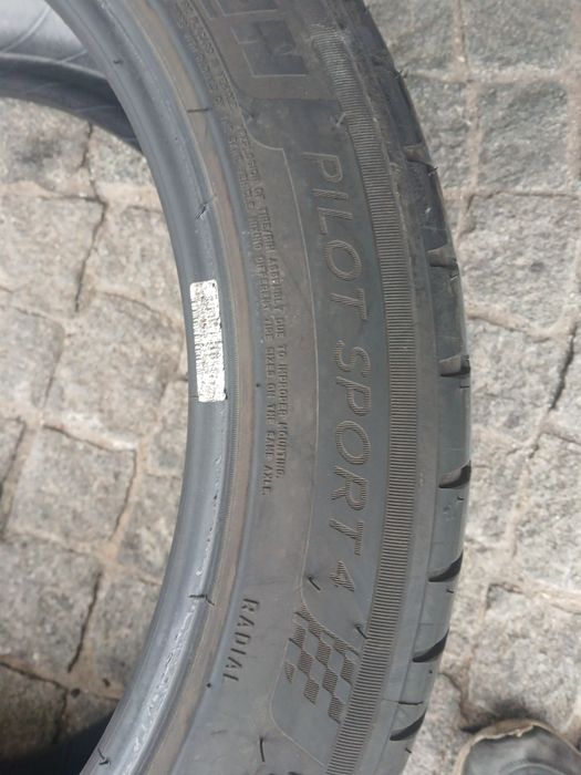 2 pneus 235 45 r18 Michelin  tesla T0