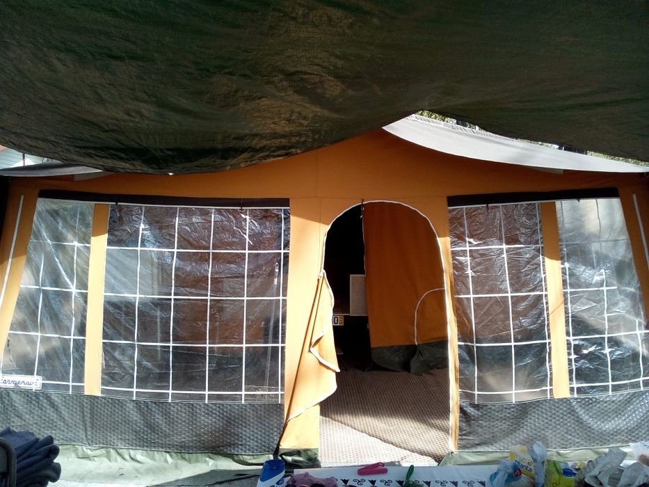 Tenda atrelado com dois quartos