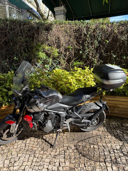 Triumph Trident 660, 2023, 8.200 km, em excelente estado.