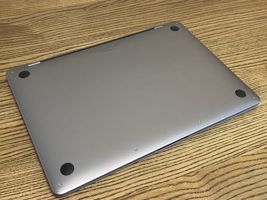 Macbook Pro 13 2019 года в идеальном состоянии