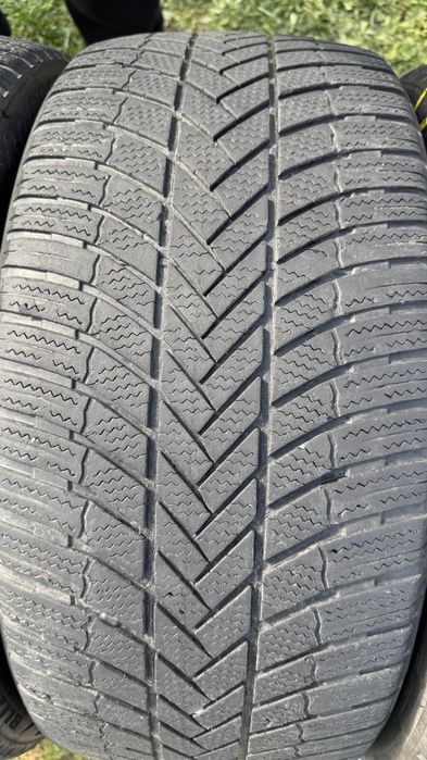 Шини Bridgestone Blizzak R20 255/40