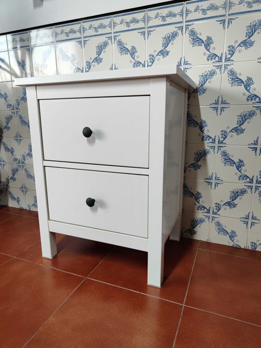 Mesa de Cabeceira IKEA HEMNES – Branca (2 Gavetas)