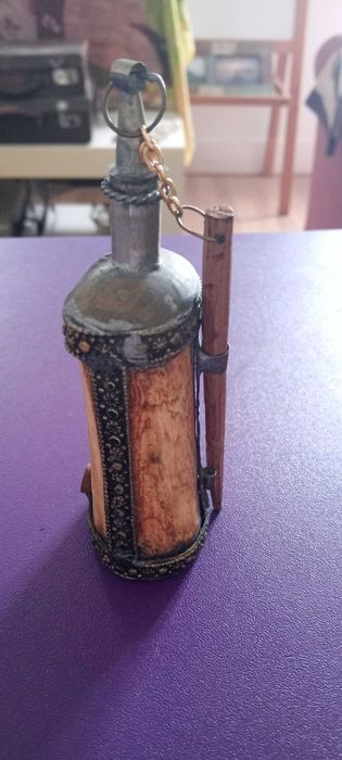 Garrafa Antiga Artesanal em Osso e Metal c/aplicador.