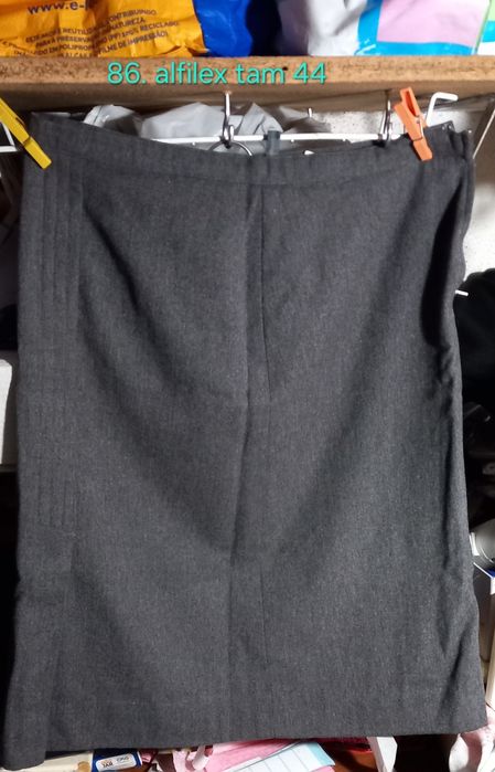 Peças de roupa em boas condições