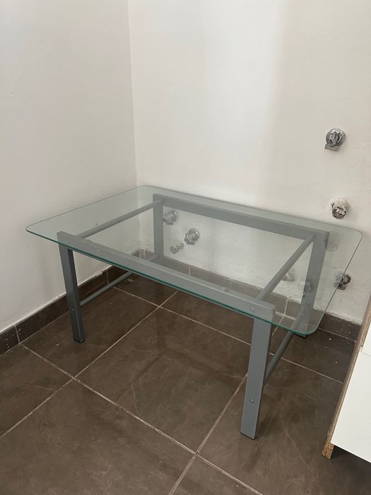 Mesa de Vidro com estrutura Metálica
