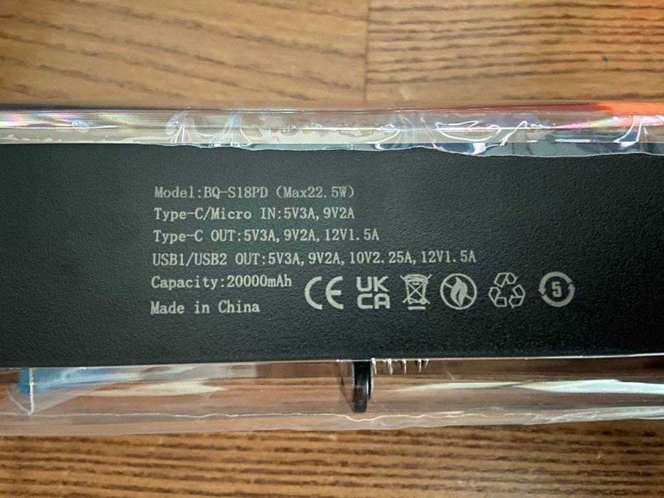 Корпус для павербанка с быстрой зарядкой 22.5W + фонарик (8x18650)