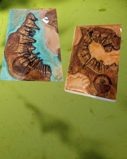 Tábuas de corte e tabuleiros artesanais feitos com Resina epóxi