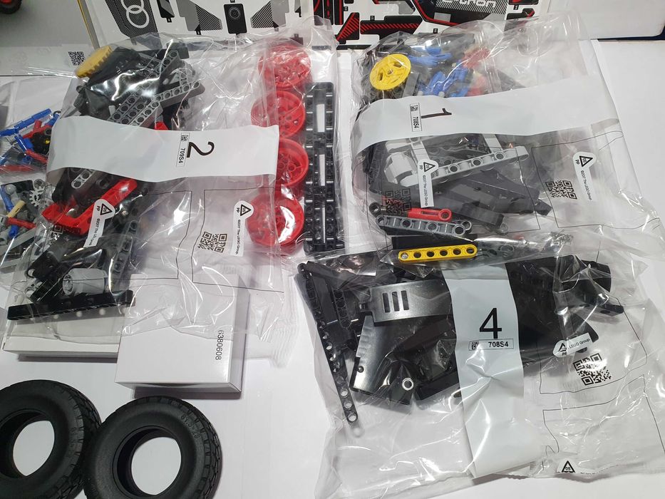 Zestaw klocki LEGO 42160 AUDI RS Q E-TRON sterowane Nowe 914 el.
