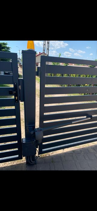 Automatyka bramowa do bram przesuwnych rozwiernych garażowych domofony