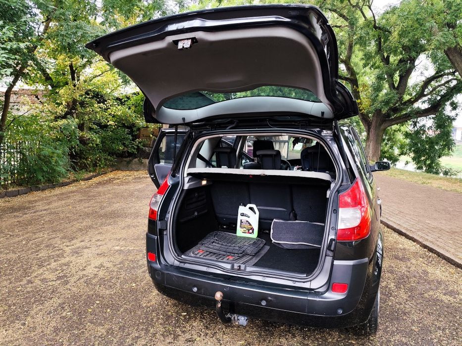 Мінівен Renault Scenic 2009 повністю обслужено