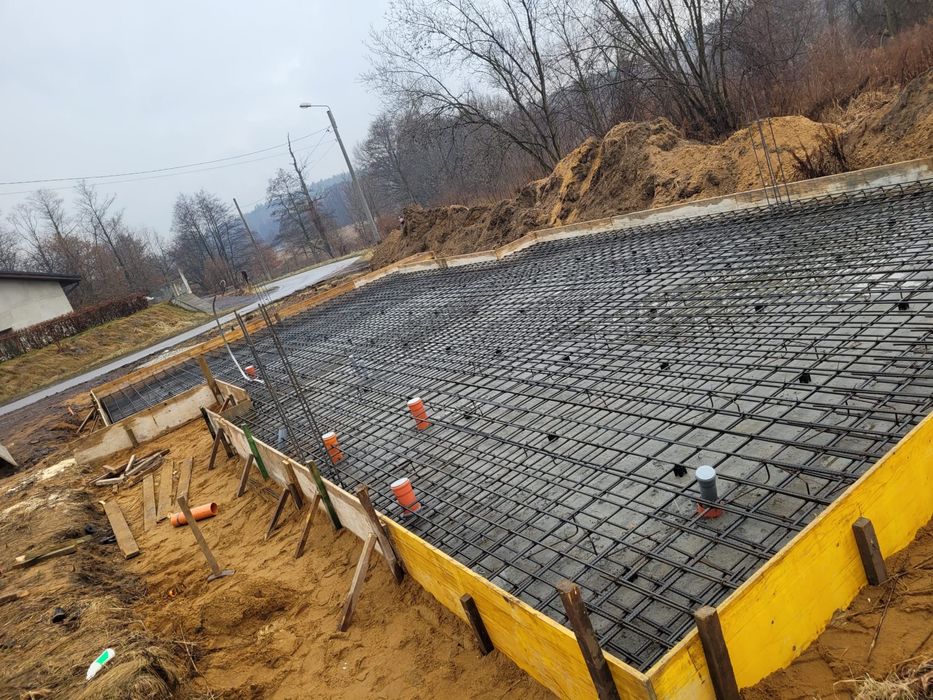 Usługi koparką. Koparka. Wykopy. Płyta. Kanalizacja. Fundamenty.