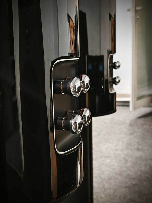 Легендарна акустика Bowers & Wilkins 805 D3 (Gloss Black) + стійки