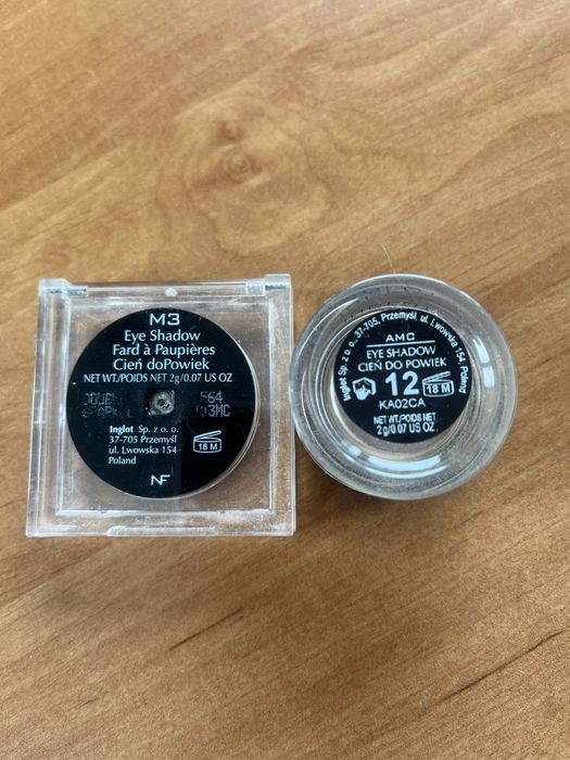 Cienie INGLOT - trójkolorowi i pigment sypki
