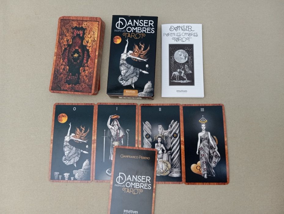 Tarot Dançando entre as sombras, Lo Scarabeo