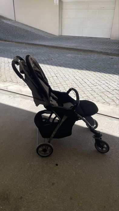 Carrinho de bebé leve e compacto – fácil de manobrar