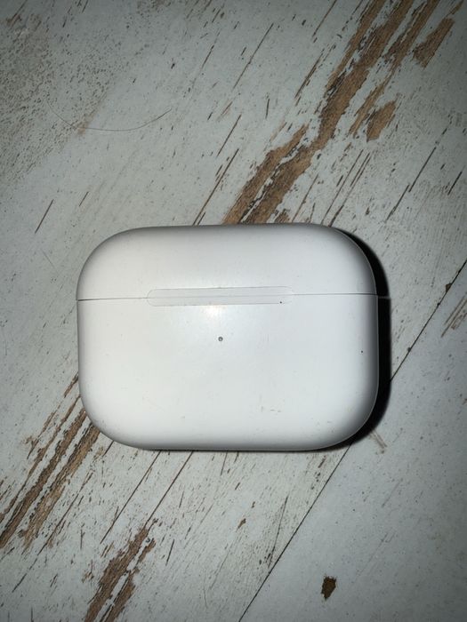 Air pods pro , jedna sluchawka nie dziala.