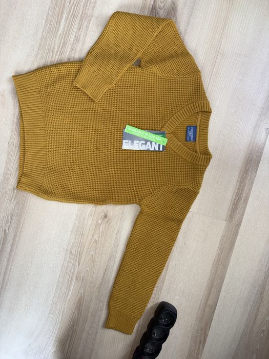R 122 nowy miekki sweterek Coccodrillo
