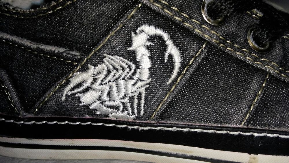 Стильные бетские Кеды