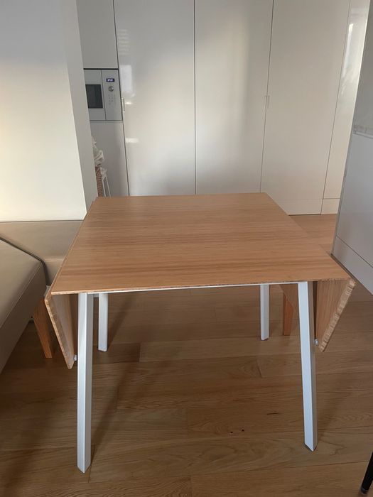 Conjunto mesa e bancos de refeição