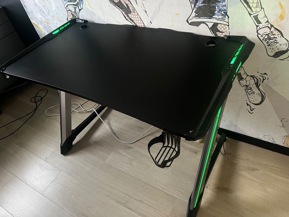 Biurko gamingowe ULTRADESK RGB LED 115x61 cm IDEALNE
