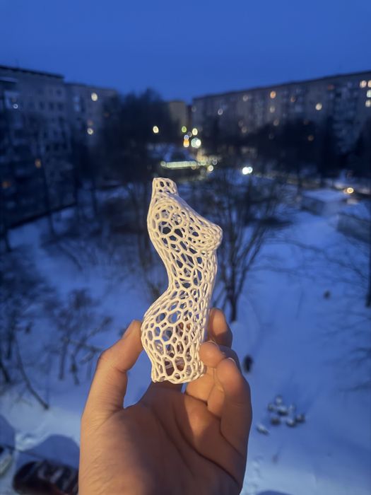 Фігурка жіночого тіла, колір — білий, 3D-принтер.