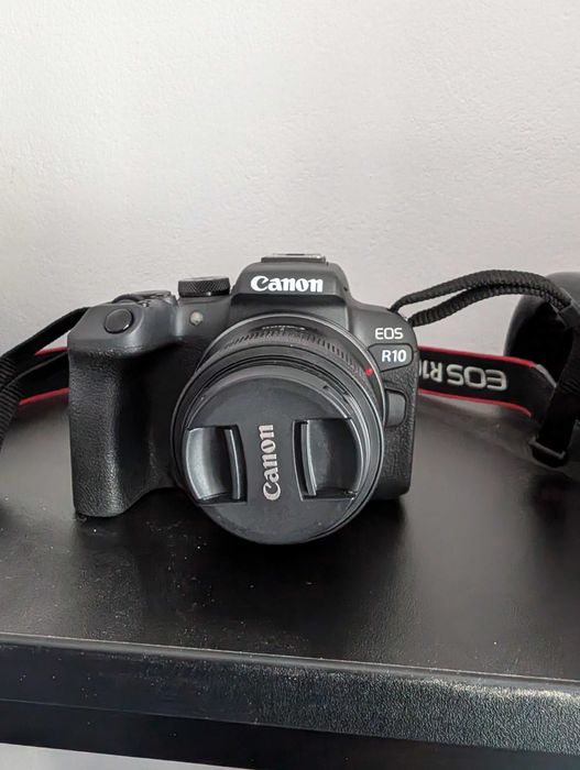 CANON EOS R10 + RF-S 18–45mm f/3.5–6.3 IS STM + carrying case and 2 batteries64730030076929120