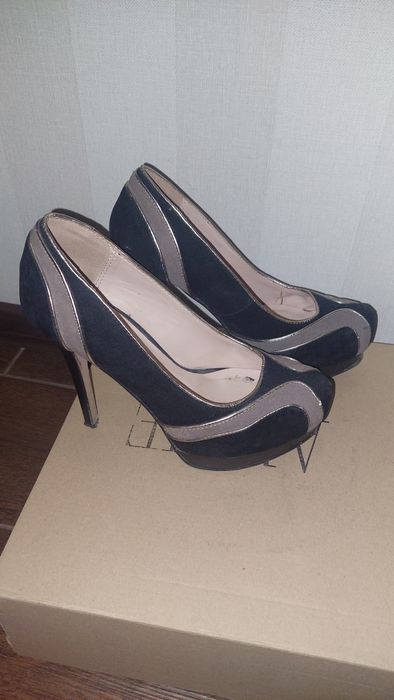 Туфли чёрные на каблуке