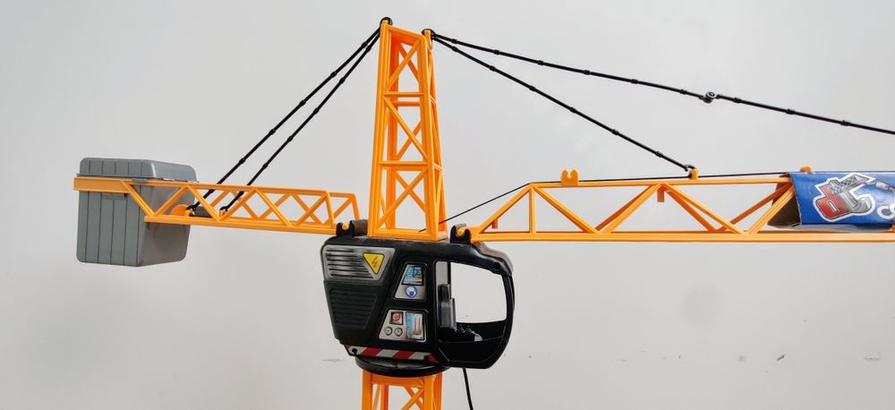 Duży dźwig na pilota