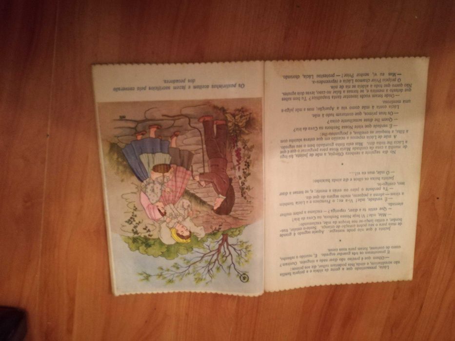 Livro em pano em muito bom estado