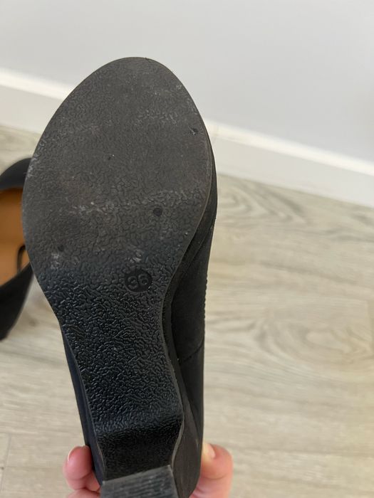 Sapatos pretos com salto
