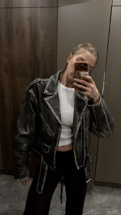 Шкіряна куртка в хорошому стані